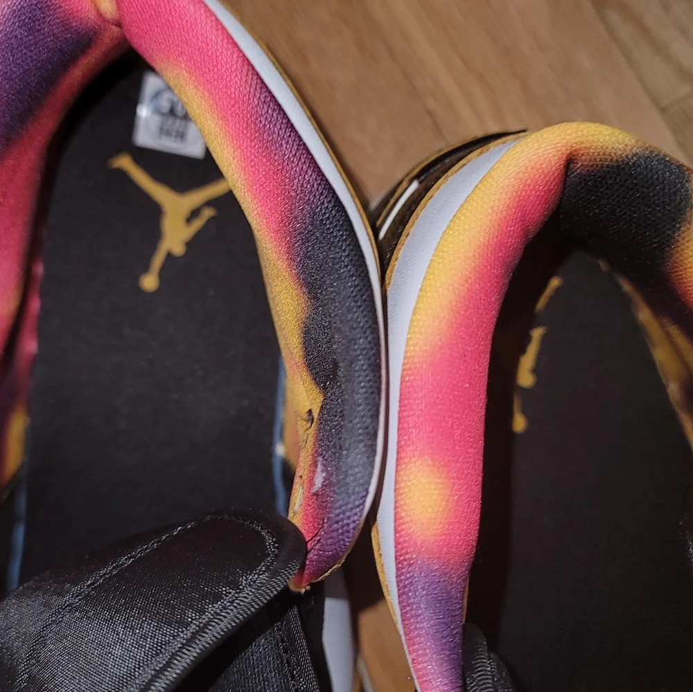 Authentic Jordan 1's Unisex Size: 12 W or 10.5 M - Picture 2 of 6
